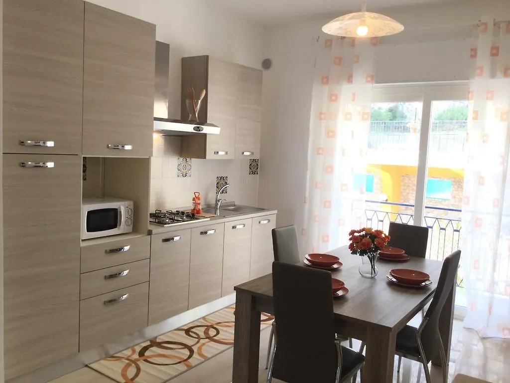 Holiday Rentals Taormina Apartment